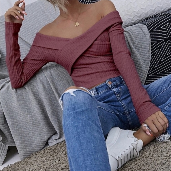 Sexy and soft mauve knit top - Picture 3 of 4